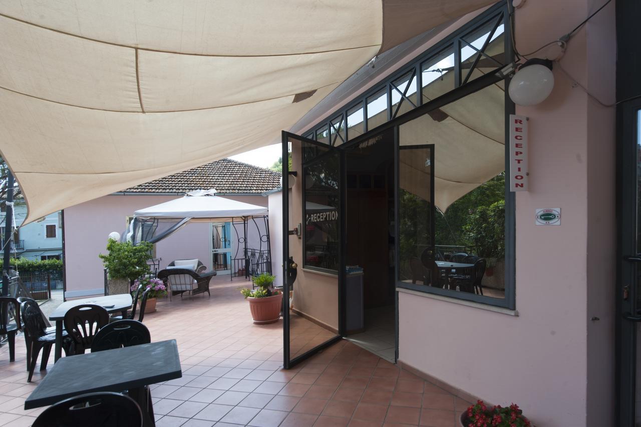 Hotel Athena Spolète Extérieur photo