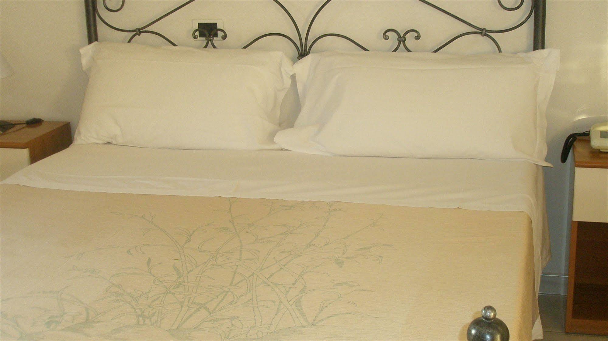 Hotel Athena Spolète Extérieur photo