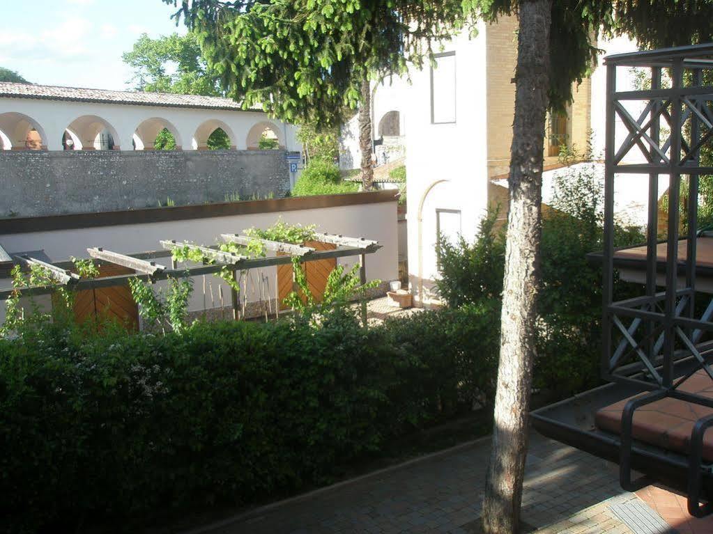 Hotel Athena Spolète Extérieur photo